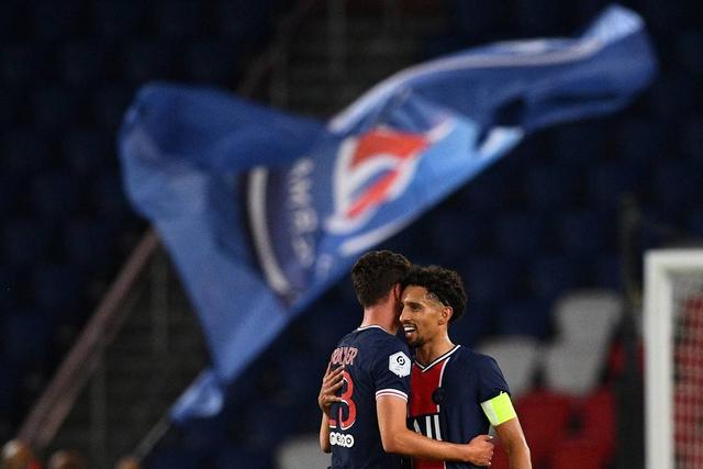 拜仁以1-0领先埃尔沃斯贝格，上半场卡尔进球